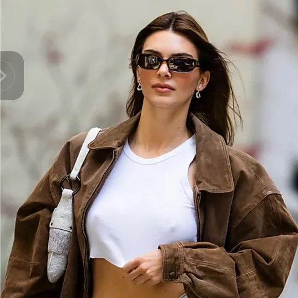 Embrace your inner supermodel with these sleek and edgy cat-eye Sunglasses🔥❣️ - Picture 8 of 8